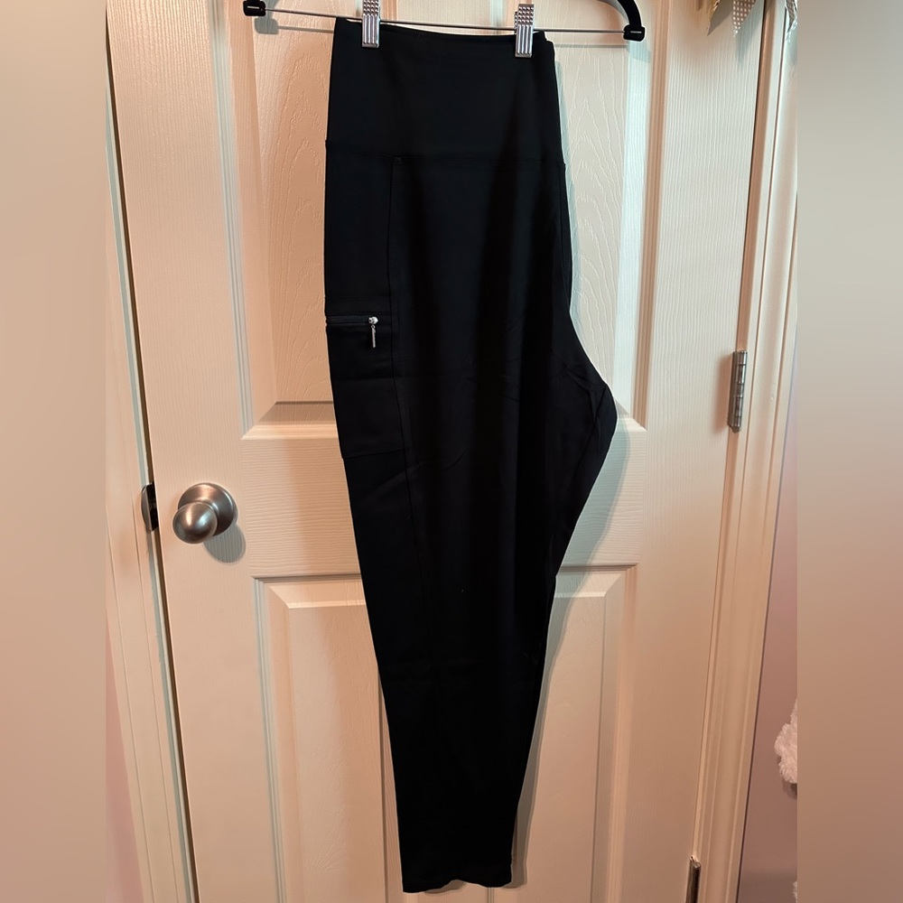 Cropped plus size Athletic Pants with Elastic Waistband. NWT - Picture 4 of 4